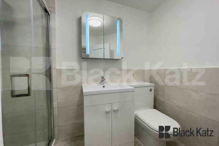 Stunning apartment marring period charm with modern living Alderney Street, Pimlico 